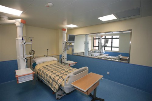 鏡湖醫院新重症醫學病房設備先進。