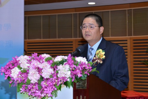 O Dr. Wu Zhiliang, Presidente do Conselho de Administração da Fundação Macau proferiu um discurso na Cerimónia de Atribuição de Prémios.