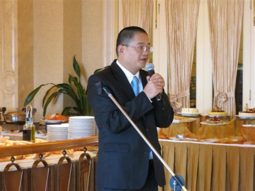 O Dr. Wu Zhiliang, apresentou os votos de felicidade da Festa da Primavera aos representantes da Comunicação Social.