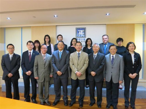 A Fundação Macau visitou o CCAC para discutir como poderá aperfeiçoar os trabalhos de supervisão do apoio financeiro prestado