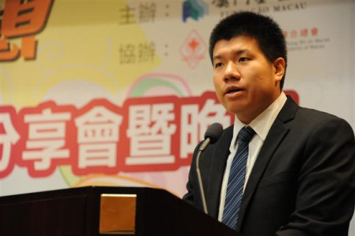 O Sr. Lao Ka Chong, Director da Associação Geral de Estudantes Chong Wa de Macau, proferiu um discurso