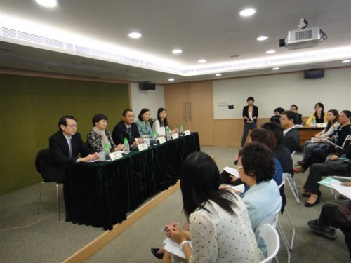 A Fundação Macau volta a cooperar com as Associações para distribuir os Sobrescritos Auspiciosos  do Ano Novo Chinês