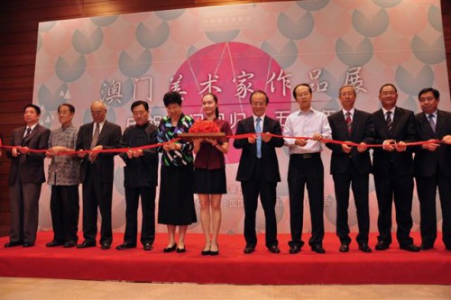 Realizou-se em Pequim uma Exposição de Artistas de Belas-Artes de Macau em Comemoração do 15.º Aniversário da RAEM