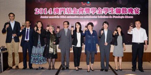 Decorreu em ambiente caloroso o jantar convívio 2014 extensivo aos estudantes bolseiros não-residentes da FM