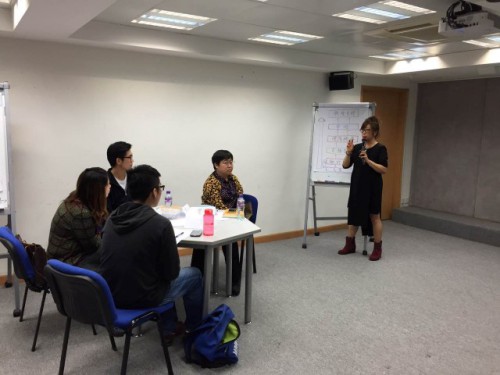 A Oradora deu explicações aos presentes