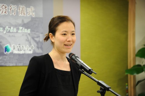 A Dra. Wang Mengda fez uma apresentação do livro que traduziu.