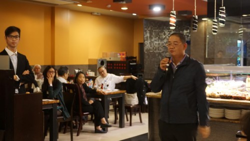  O Dr. Wu Zhiliang partilhou as suas experiências de vida em Portugal quando também aqui foi aluno