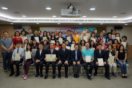 Alunos beneficiários (ou seus representantes) da “Bolsa de Mérito Especial” referente ao ano lectivo de 2015/2016 e os Convidados