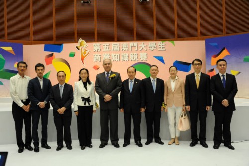 A Equipa A da Escola Superior das Forças de Segurança de Macau ganhou a 5.ª edição do Concurso “Conhecimentos Comerciais dos Estudantes Universitários” realizada no passado dia 10 de Abril