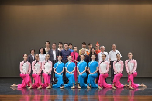 As demonstrações do Balé Nacional da China na Escola Kao Yip obtiveram muito sucesso