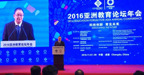  O Presidente do Conselho de Administração da Fundação Dr. Wu Zhiliang fez uso da palavra na Cerimónia de Inauguração da Conferência Anual do Fórum Educacional da Ásia, 2016.