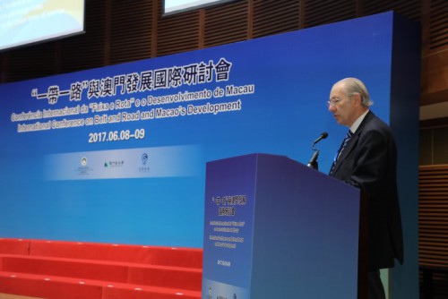 O Sr. Embaixador Rubens António Barbosa proferiu um discurso