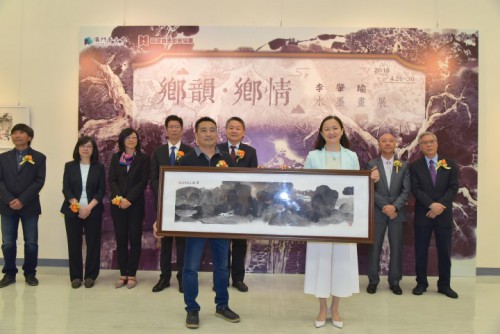 Foi inaugurada a Exposição “Encanto e Saudades da Terra Natal – Pinturas a Tinta Chinesa de Li Zhaoyu”