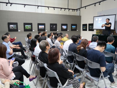 趙文僑示範道教的基本手勢   