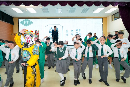 演員們親授學生各種造手