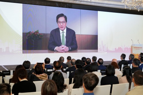 香港特別行政區政府財政司副司長黃偉綸發表視像致辭