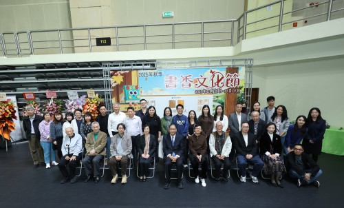 散文卷作者與嘉賓合影留念