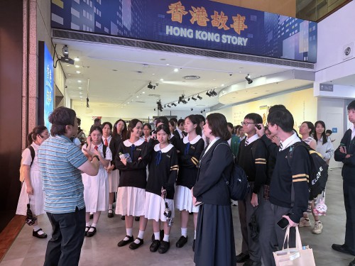 導賞員為學生們講解